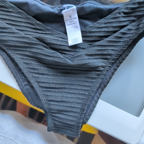 Black Ribbed Bikini Set - Picture 2 of 6